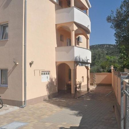 Apartments Antonija - Fitness Vinišće Kültér fotó
