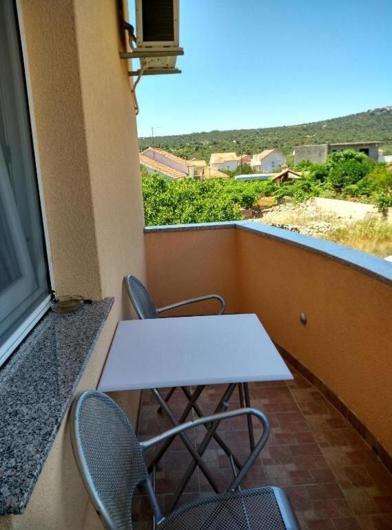 Apartments Antonija - Fitness Vinišće Kültér fotó