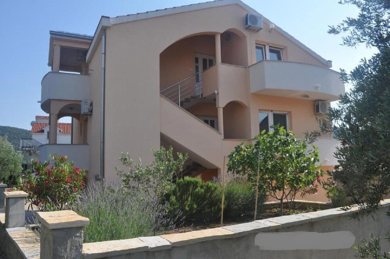 Apartments Antonija - Fitness Vinišće Kültér fotó