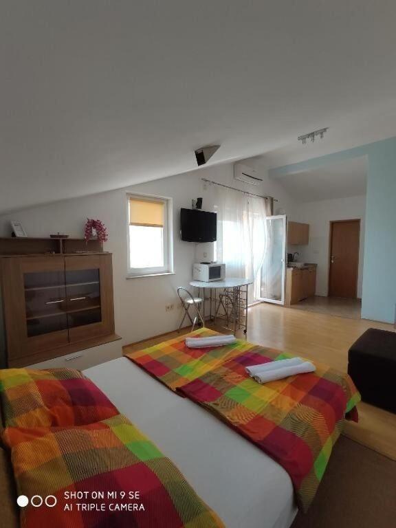 Apartments Antonija - Fitness Vinišće Kültér fotó