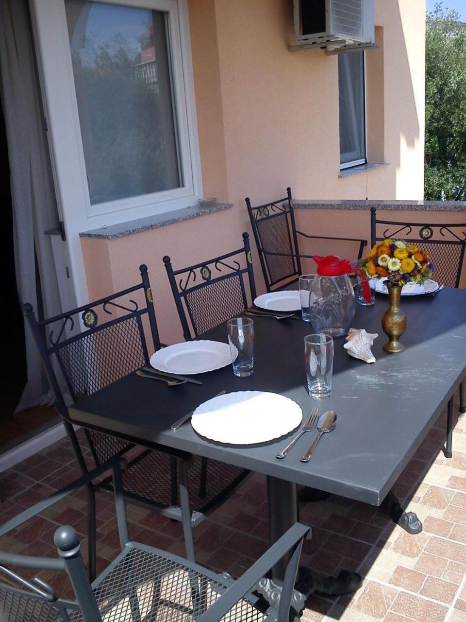 Apartments Antonija - Fitness Vinišće Kültér fotó