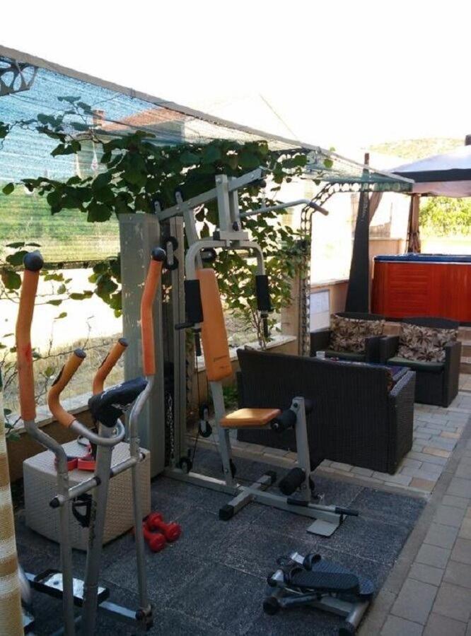 Apartments Antonija - Fitness Vinišće Kültér fotó